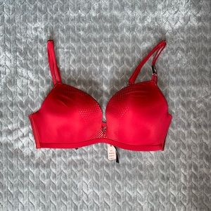 NWT Victoria’s Secret Wireless Bra